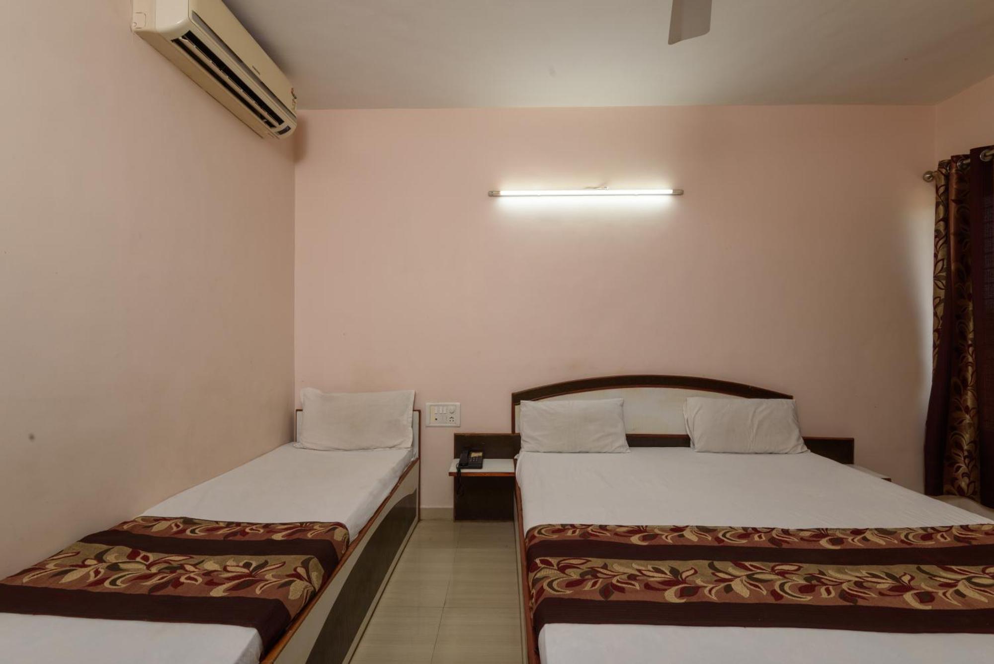 Hotel Sai Shraddha Shirdi Buitenkant foto
