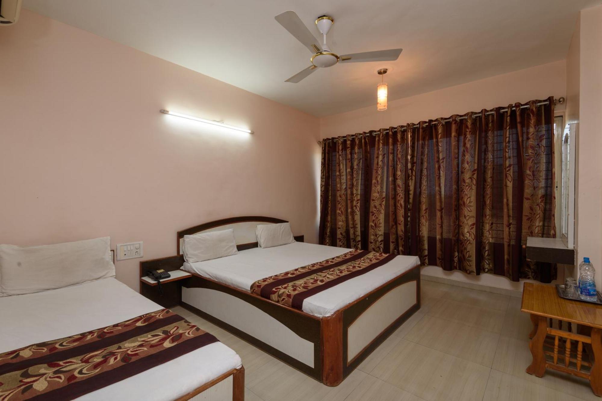 Hotel Sai Shraddha Shirdi Buitenkant foto