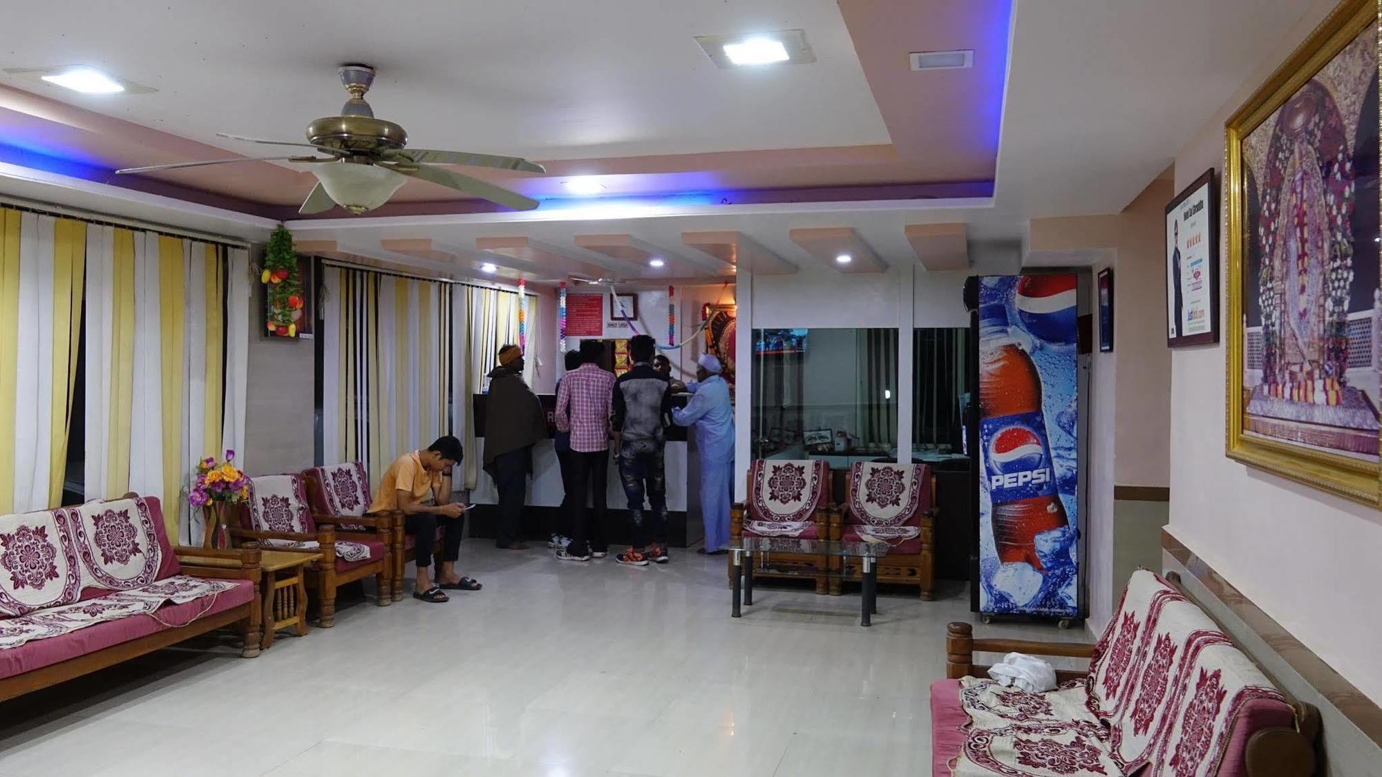 Hotel Sai Shraddha Shirdi Buitenkant foto