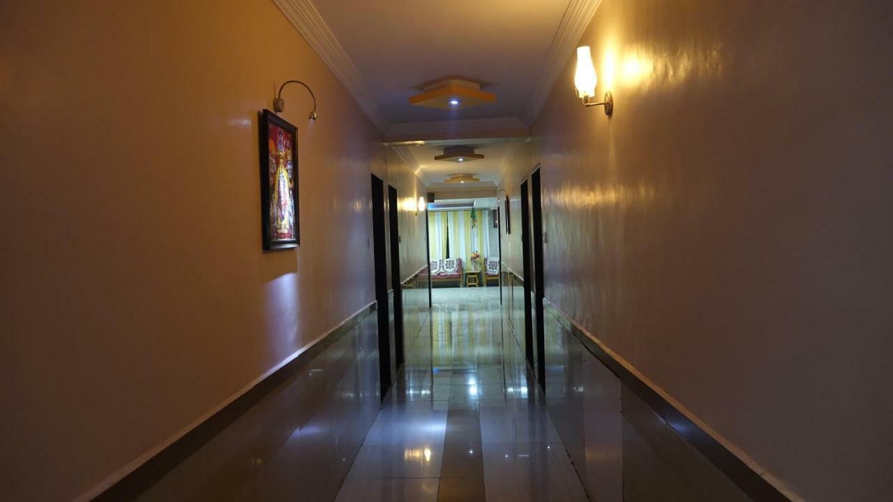 Hotel Sai Shraddha Shirdi Buitenkant foto